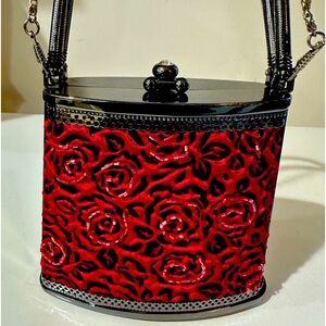 Max Meyer vintage purse with red roses